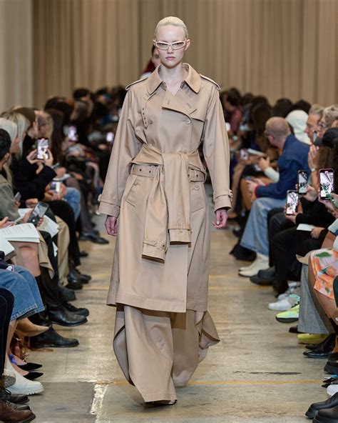 Burberry summer 2025 show